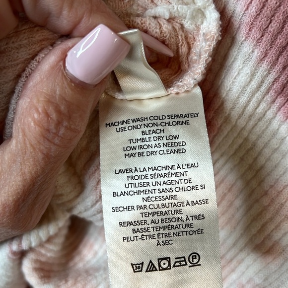 We the Free mock neck thermal long sleeve size XS - Picture 7 of 7